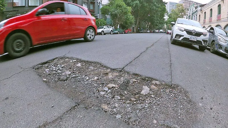 Baches y socavones, un peligro constante para los capitalinos [Fotorreportaje]